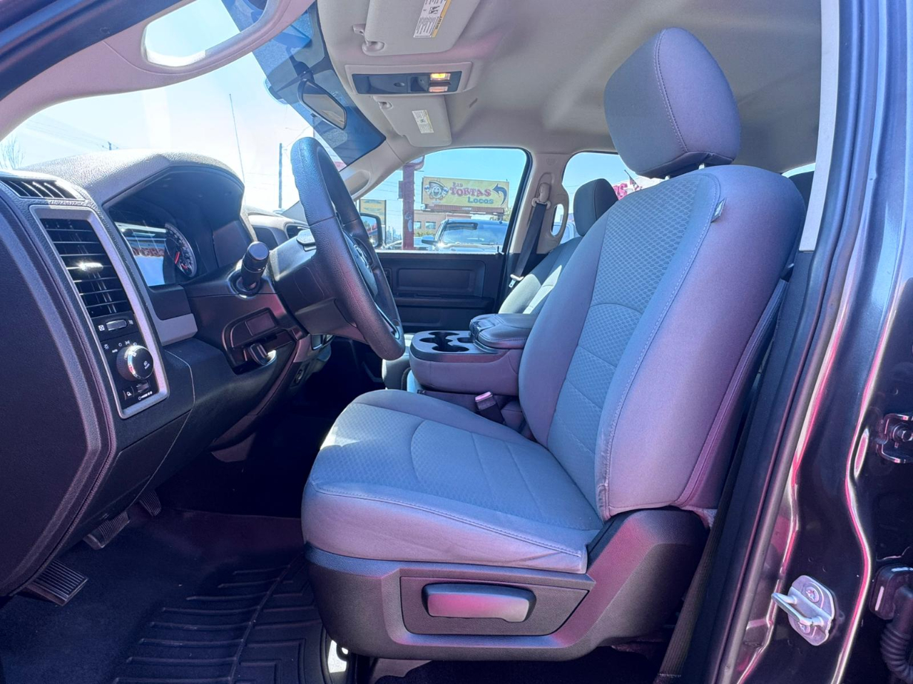 RAM 1500 Tradesman Crew Cab SWB 2WD 2018 RAM 1500 Tradesman Crew Cab SWB 2WD 2018