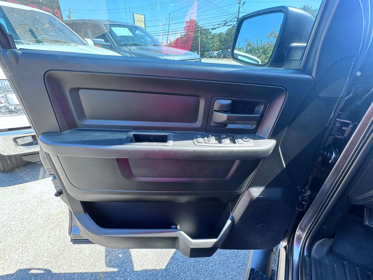 RAM 1500 Tradesman Crew Cab SWB 2WD 2018 RAM 1500 Tradesman Crew Cab SWB 2WD 2018