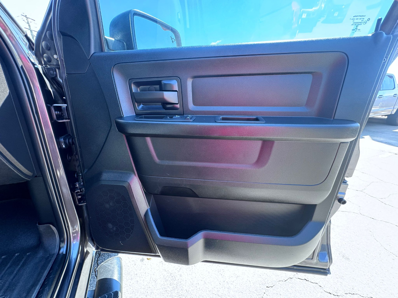 RAM 1500 Tradesman Crew Cab SWB 2WD 2018 RAM 1500 Tradesman Crew Cab SWB 2WD 2018