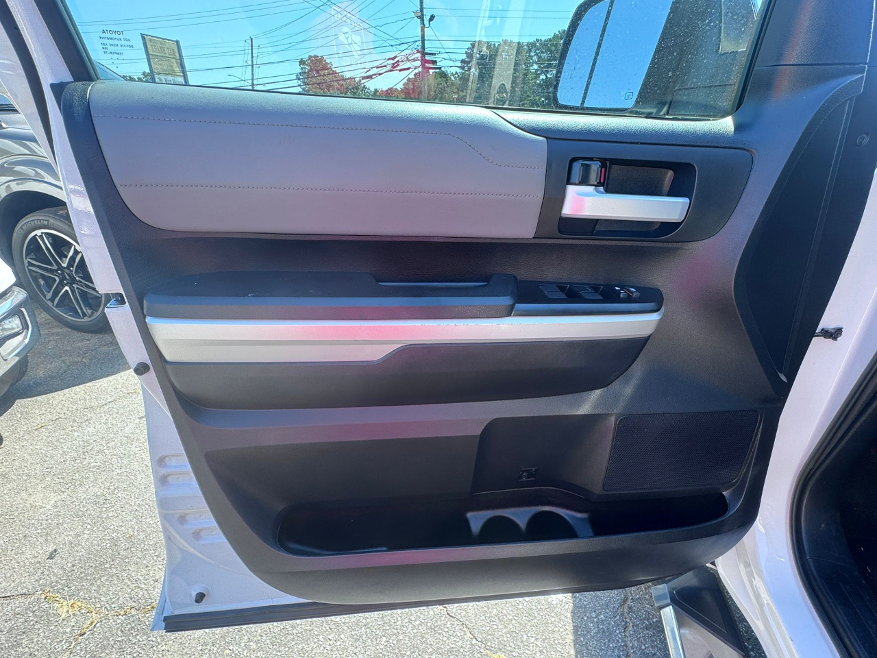 Toyota Tundra Limited 5.7L FFV Double Cab 2WD 2017 Toyota Tundra Limited 5.7L FFV Double Cab 2WD 2017