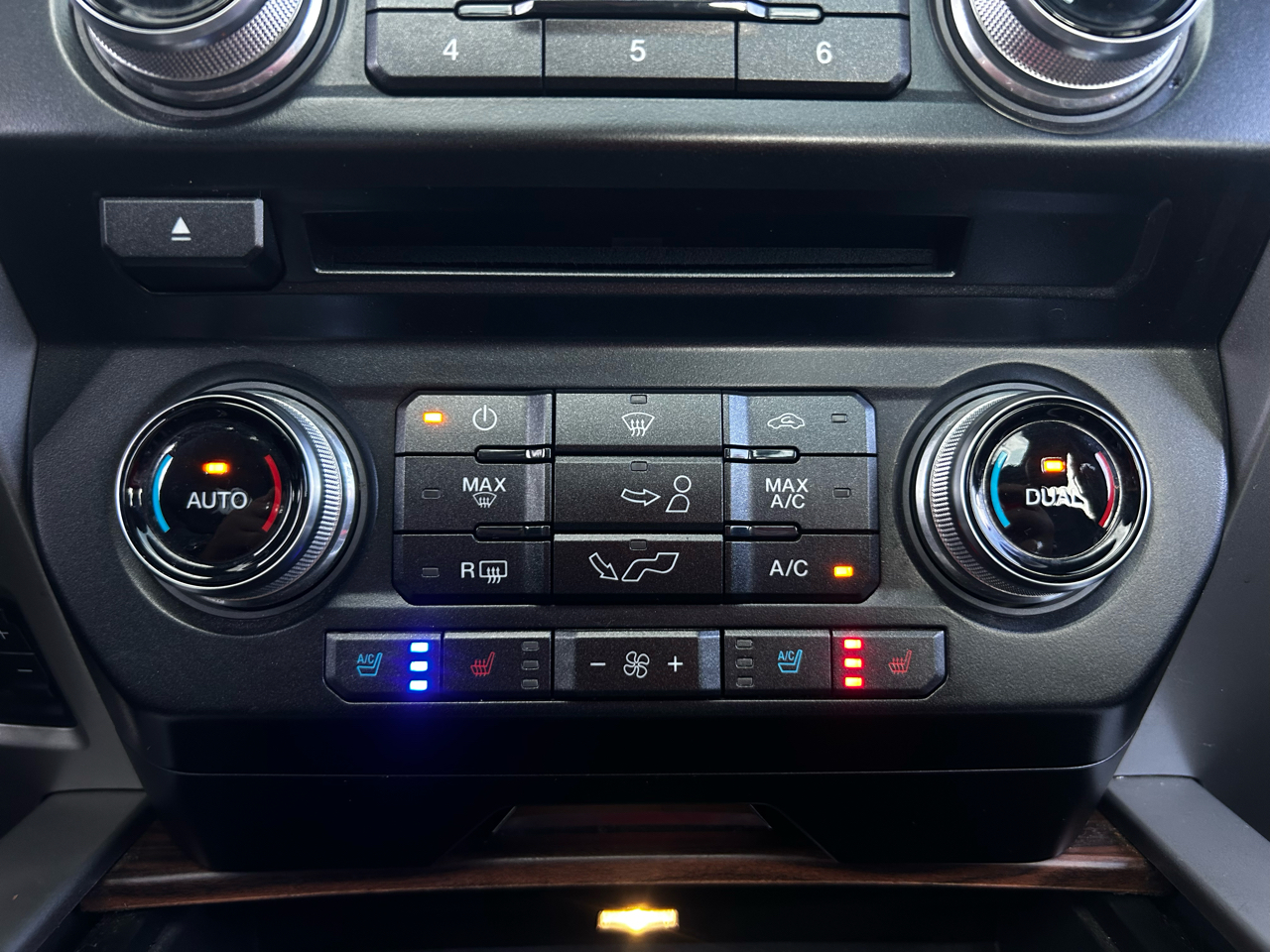 Ford F-150 Lariat SuperCrew 5.5-ft. Bed 4WD 2016