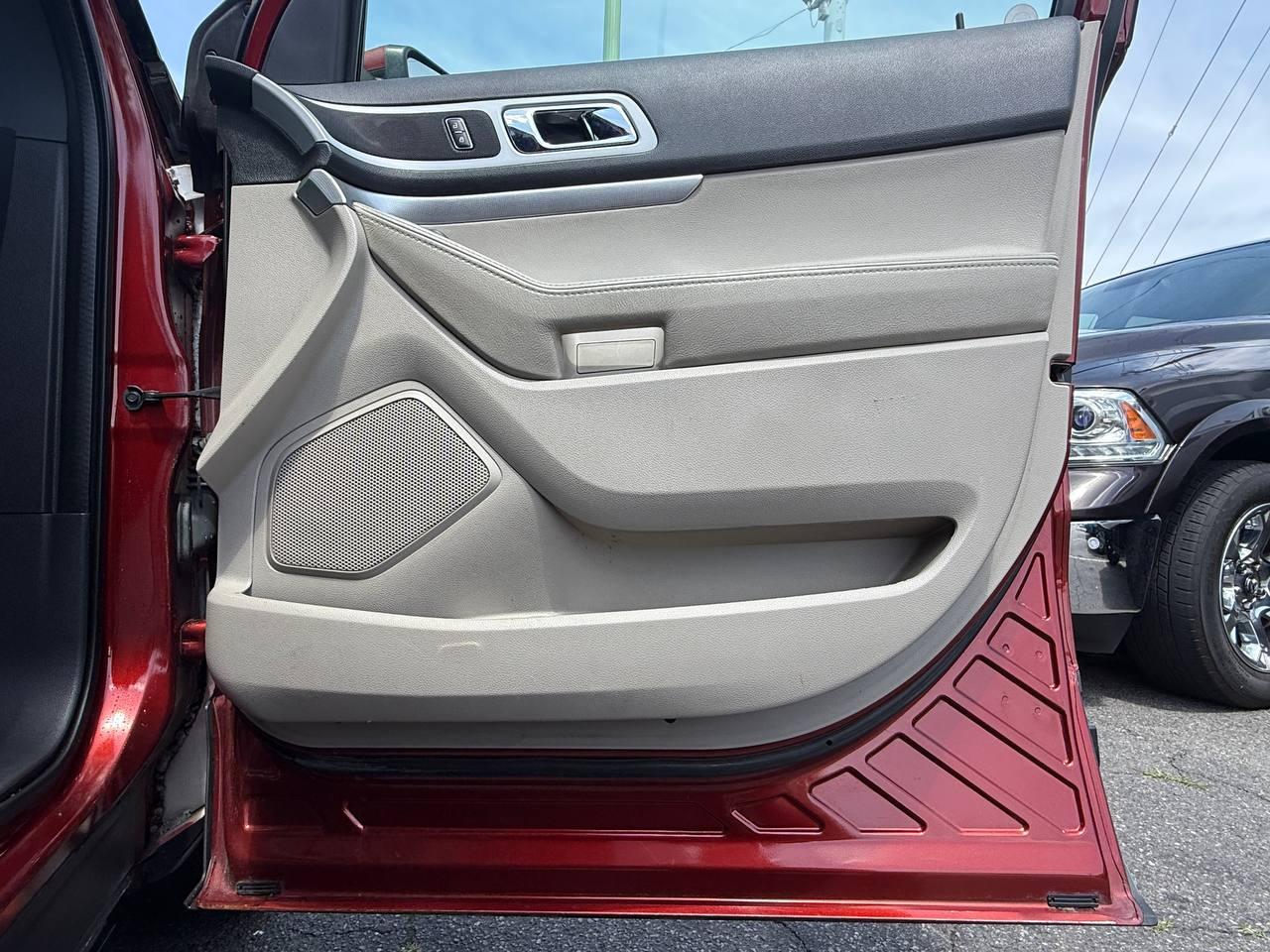 Ford Explorer XLT FWD 2014