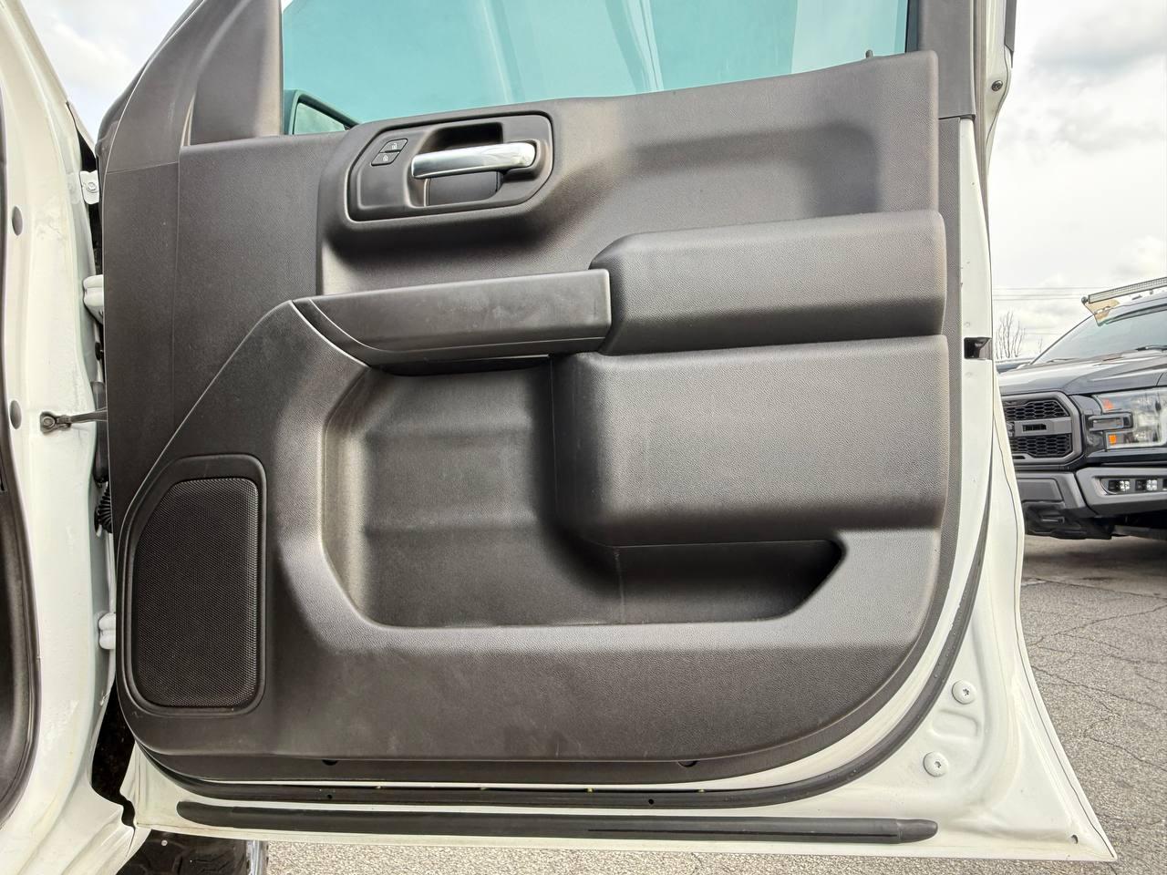 Chevrolet Silverado 1500 Custom Trail Boss Crew Cab Long Box 4WD 2019