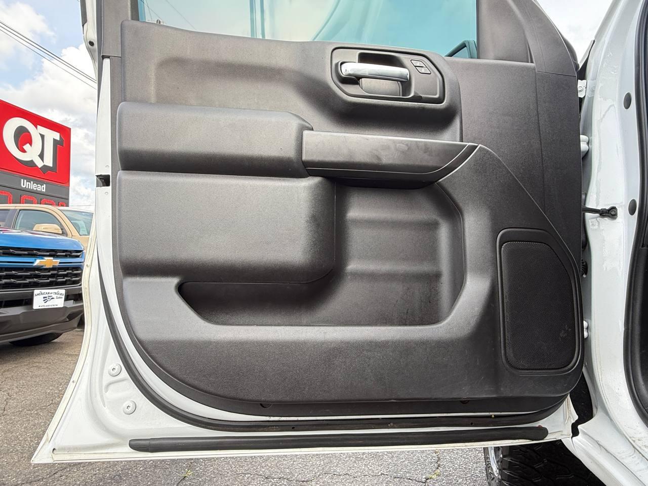 Chevrolet Silverado 1500 Custom Trail Boss Crew Cab Long Box 4WD 2019