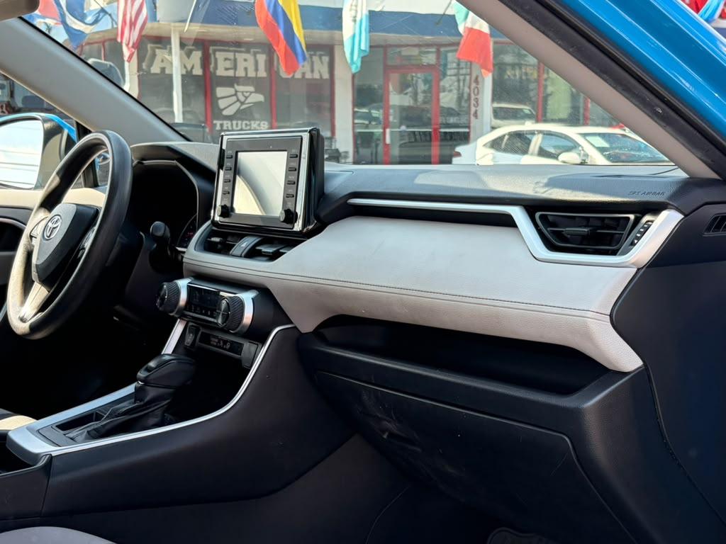 Toyota RAV4 XLE 2019