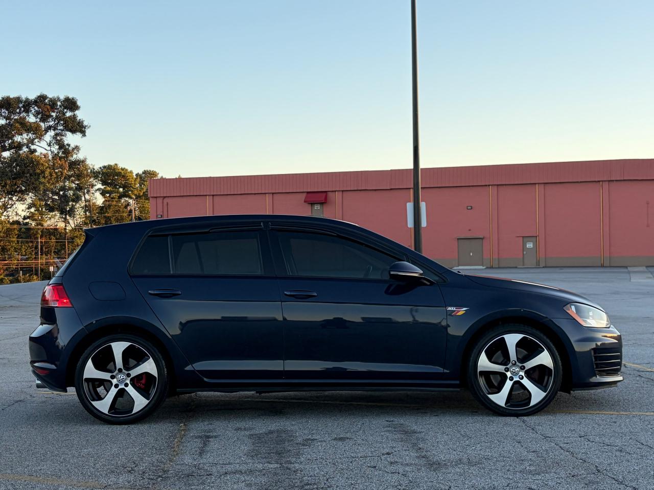 Volkswagen Golf GTI S 6A 4-Door 2017