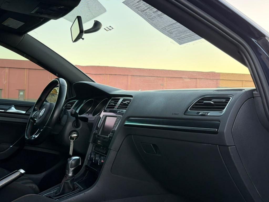 Volkswagen Golf GTI S 6A 4-Door 2017