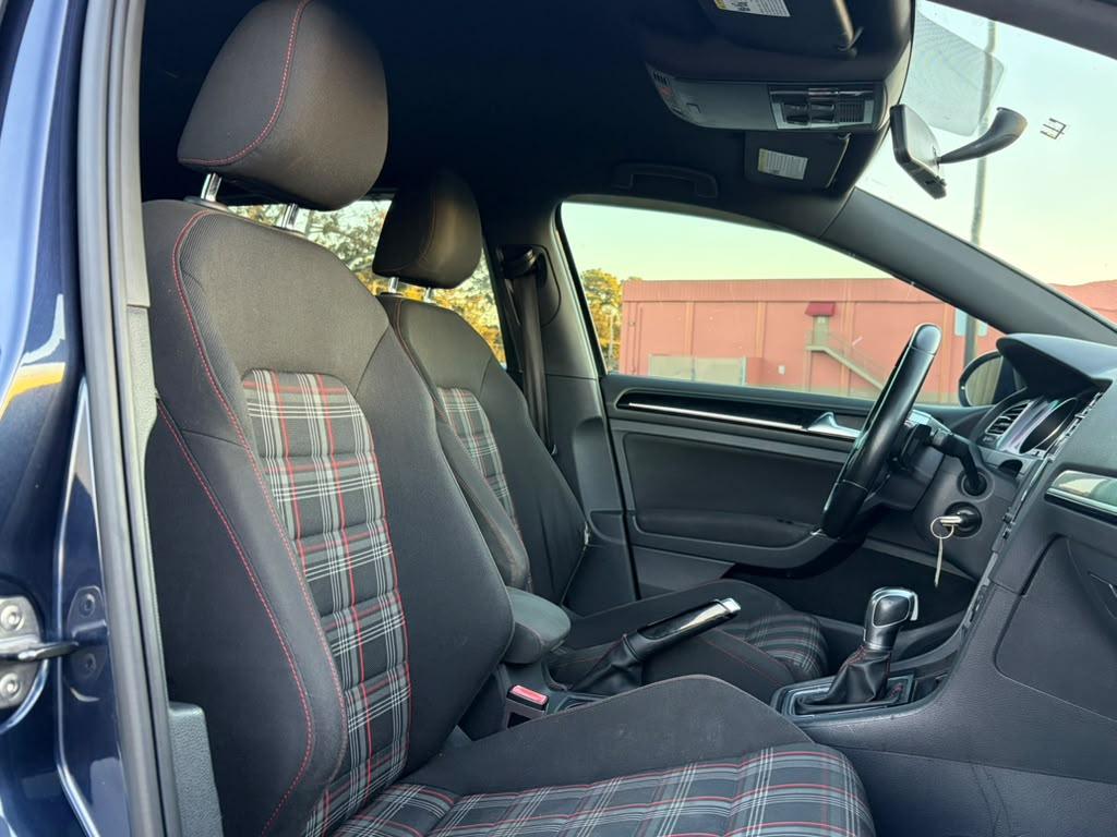 Volkswagen Golf GTI S 6A 4-Door 2017