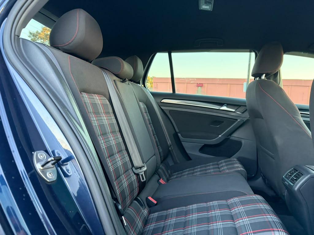 Volkswagen Golf GTI S 6A 4-Door 2017