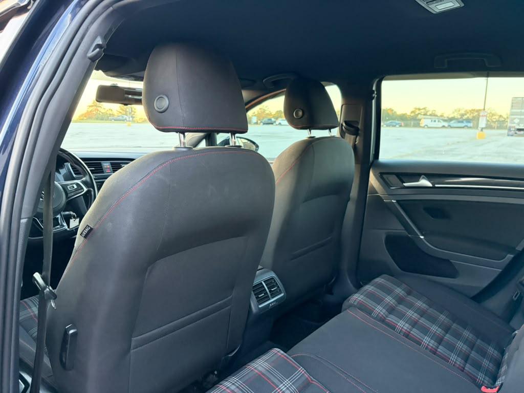 Volkswagen Golf GTI S 6A 4-Door 2017