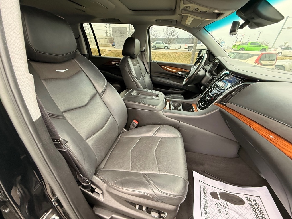 Cadillac Escalade ESV Luxury 4WD 2017