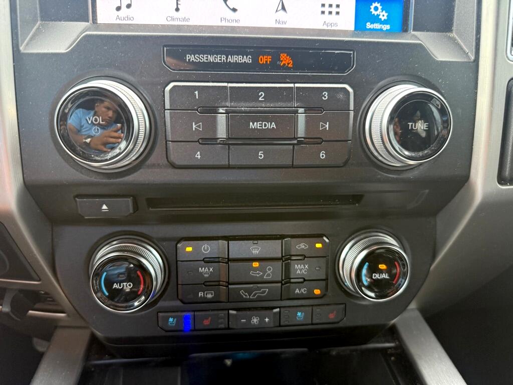 Ford F-150 Platinum SuperCrew 5.5-ft. Bed 4WD 2018 Ford F-150 Platinum SuperCrew 5.5-ft. Bed 4WD 2018