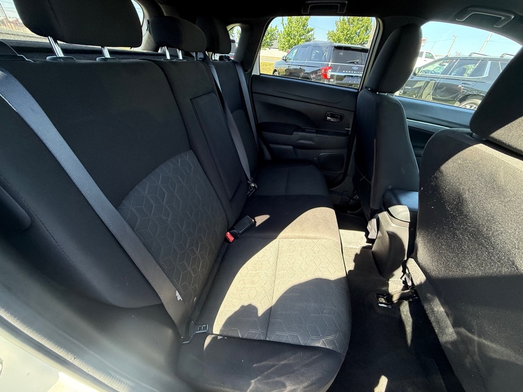 Mitsubishi Outlander Sport 2.0 ES CVT 2021 Mitsubishi Outlander Sport 2.0 ES CVT 2021