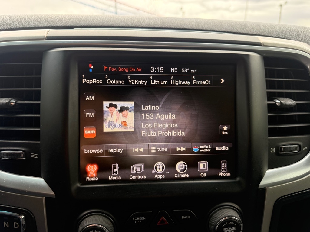 RAM 1500 SLT Crew Cab SWB 4WD 2016 RAM 1500 SLT Crew Cab SWB 4WD 2016