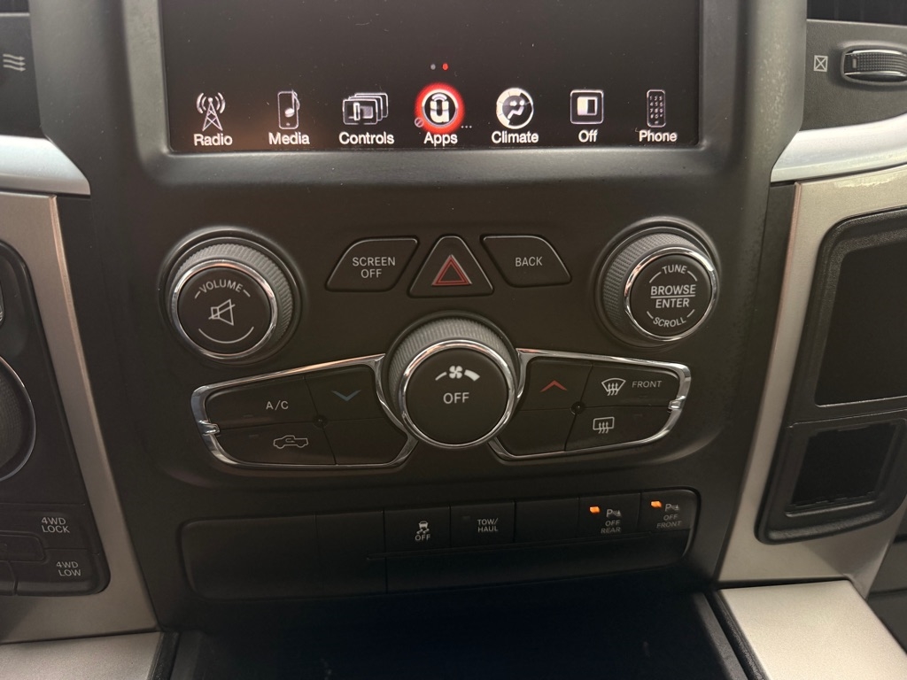 RAM 1500 SLT Crew Cab SWB 4WD 2016 RAM 1500 SLT Crew Cab SWB 4WD 2016