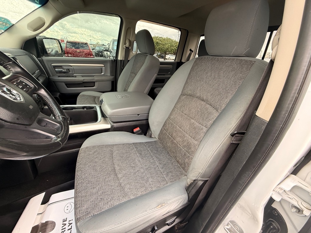 RAM 1500 SLT Crew Cab SWB 4WD 2016 RAM 1500 SLT Crew Cab SWB 4WD 2016