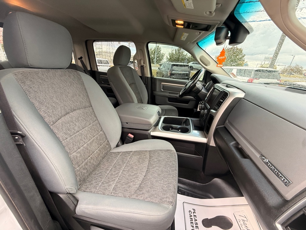 RAM 1500 SLT Crew Cab SWB 4WD 2016 RAM 1500 SLT Crew Cab SWB 4WD 2016