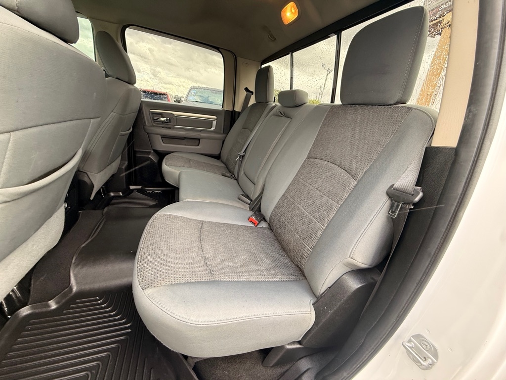 RAM 1500 SLT Crew Cab SWB 4WD 2016 RAM 1500 SLT Crew Cab SWB 4WD 2016