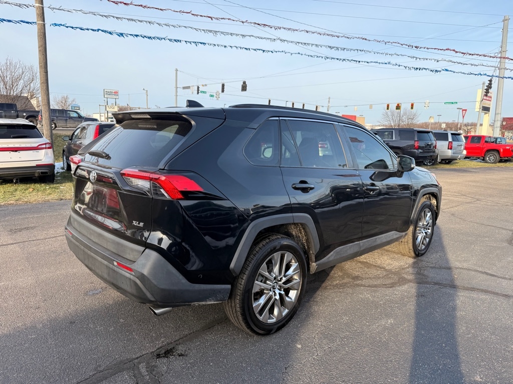 Toyota RAV4 XLE Premium 2021
