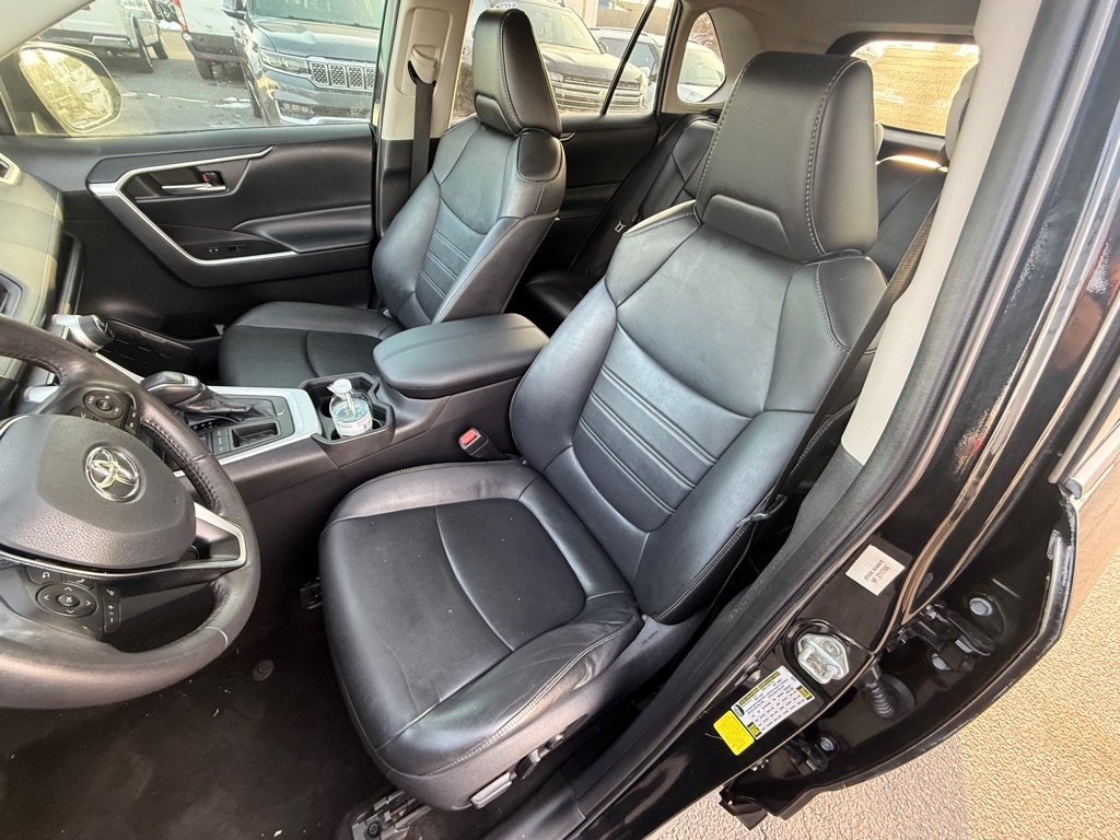 Toyota RAV4 XLE Premium 2021