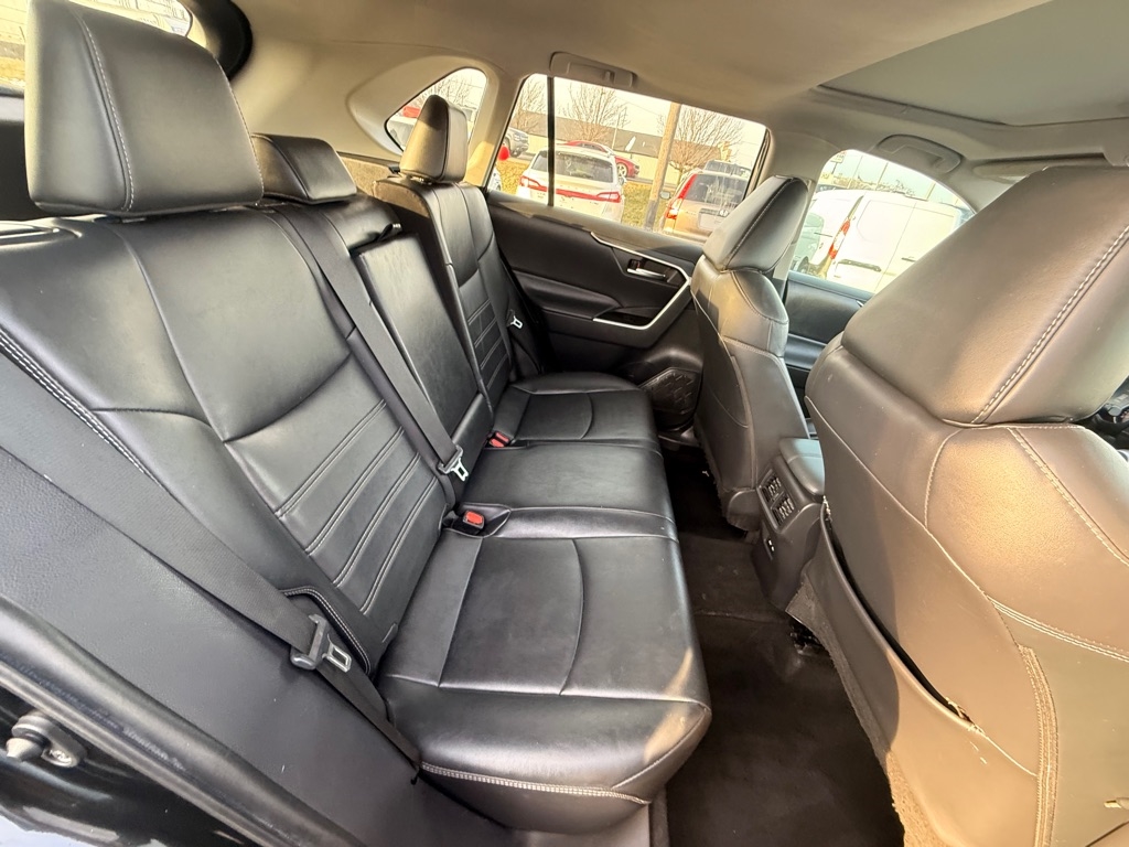 Toyota RAV4 XLE Premium 2021