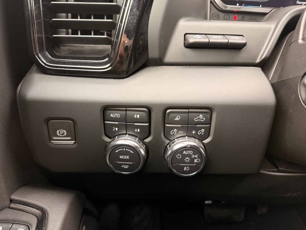 GMC Sierra 1500 AT4 Crew Cab 4WD 2022