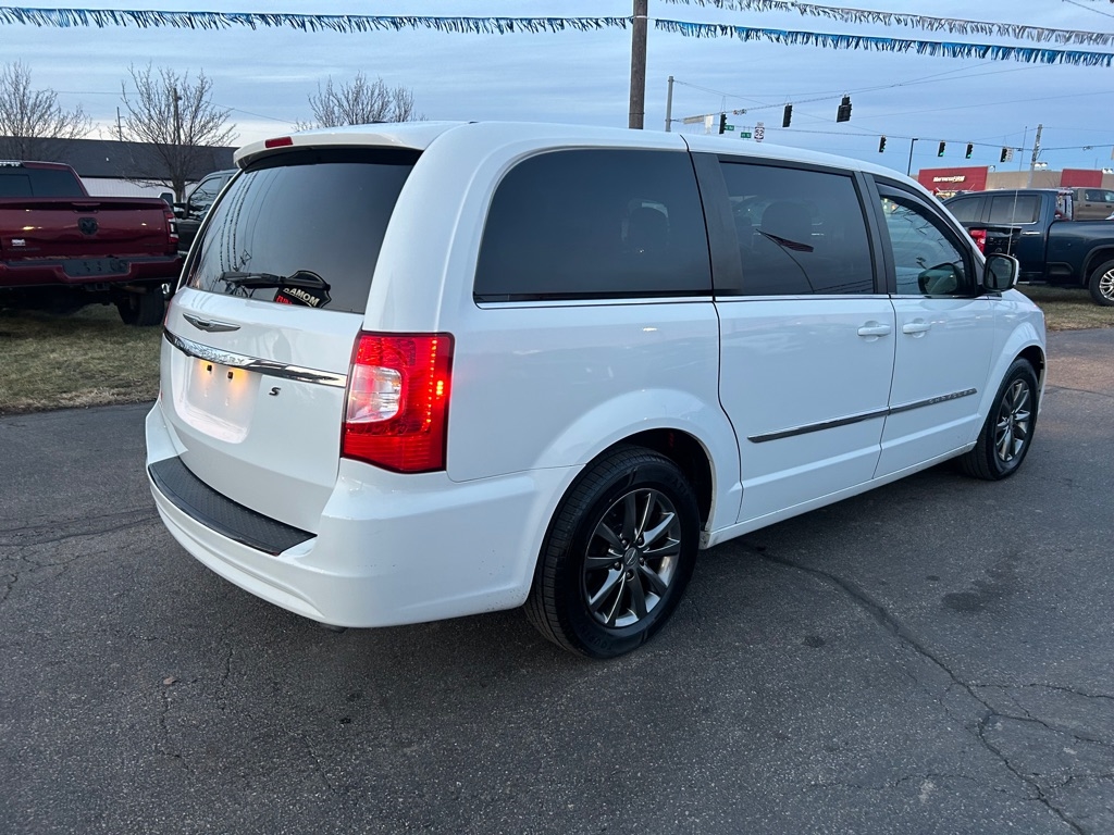 Chrysler Town & Country S 2015
