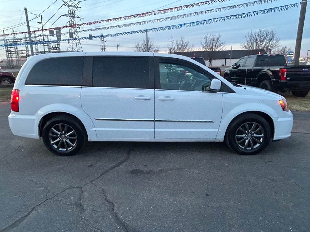 Chrysler Town & Country S 2015
