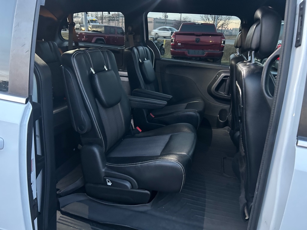 Chrysler Town & Country S 2015