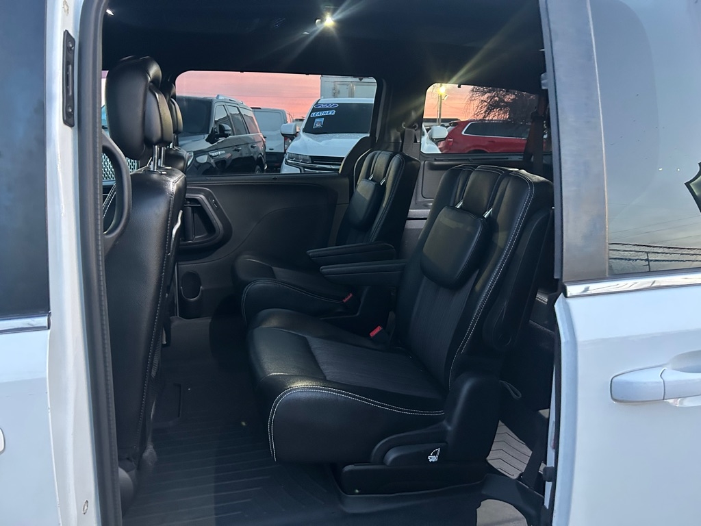 Chrysler Town & Country S 2015