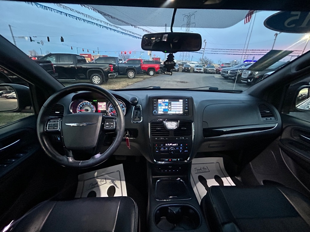 Chrysler Town & Country S 2015