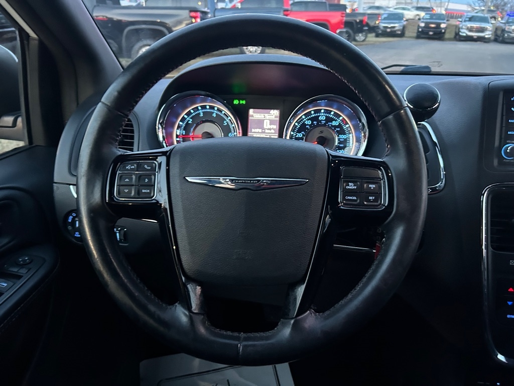 Chrysler Town & Country S 2015