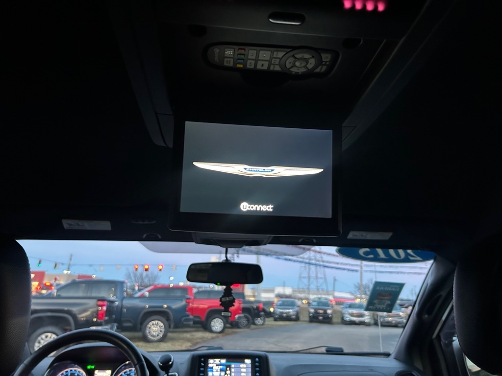 Chrysler Town & Country S 2015