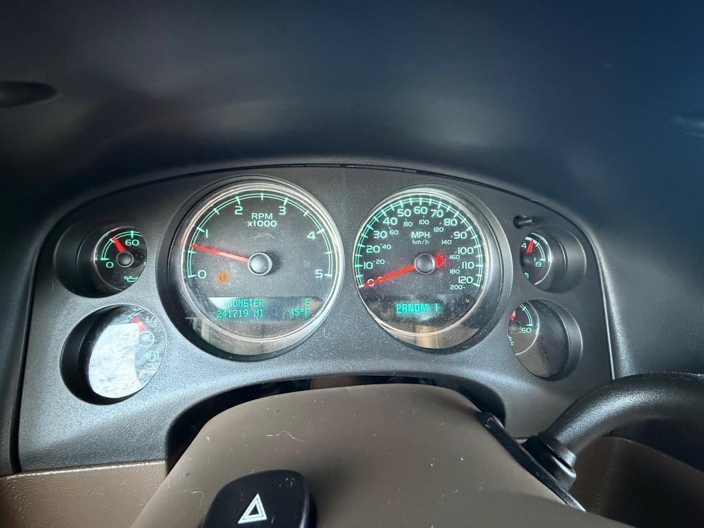 Chevrolet Silverado 2500HD LTZ Crew Cab 4WD 2011