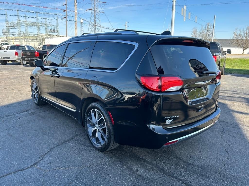 Chrysler Pacifica Limited 2017