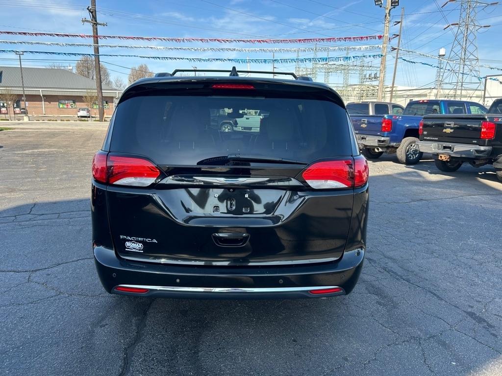 Chrysler Pacifica Limited 2017