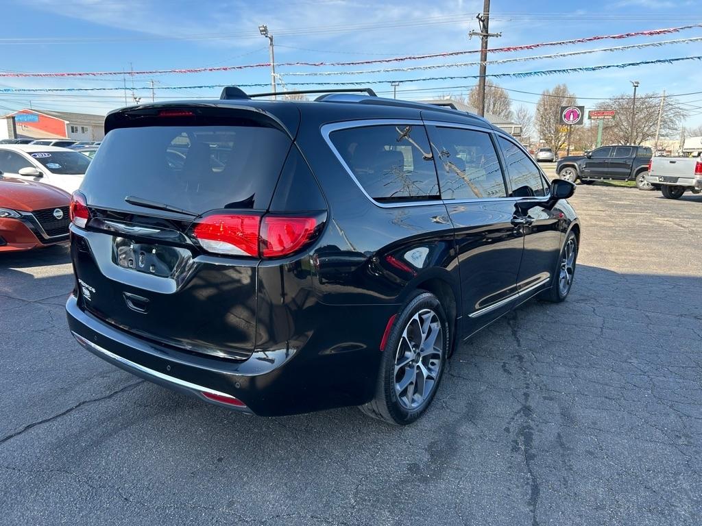Chrysler Pacifica Limited 2017