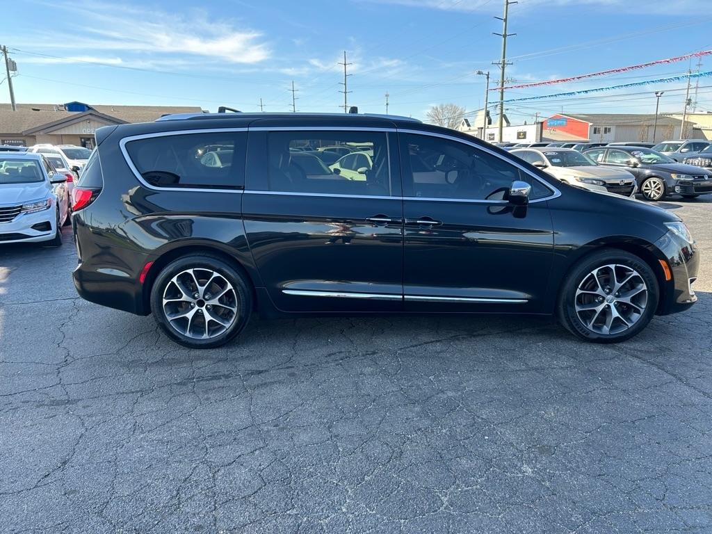 Chrysler Pacifica Limited 2017