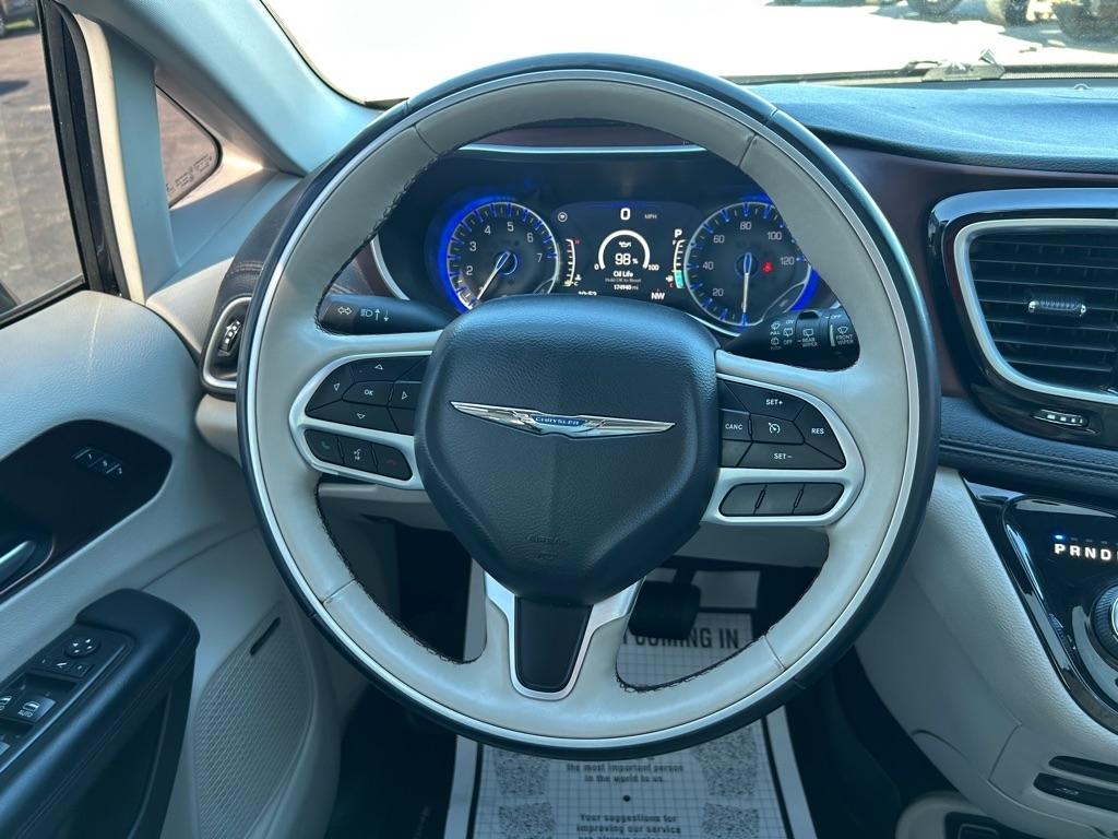 Chrysler Pacifica Limited 2017