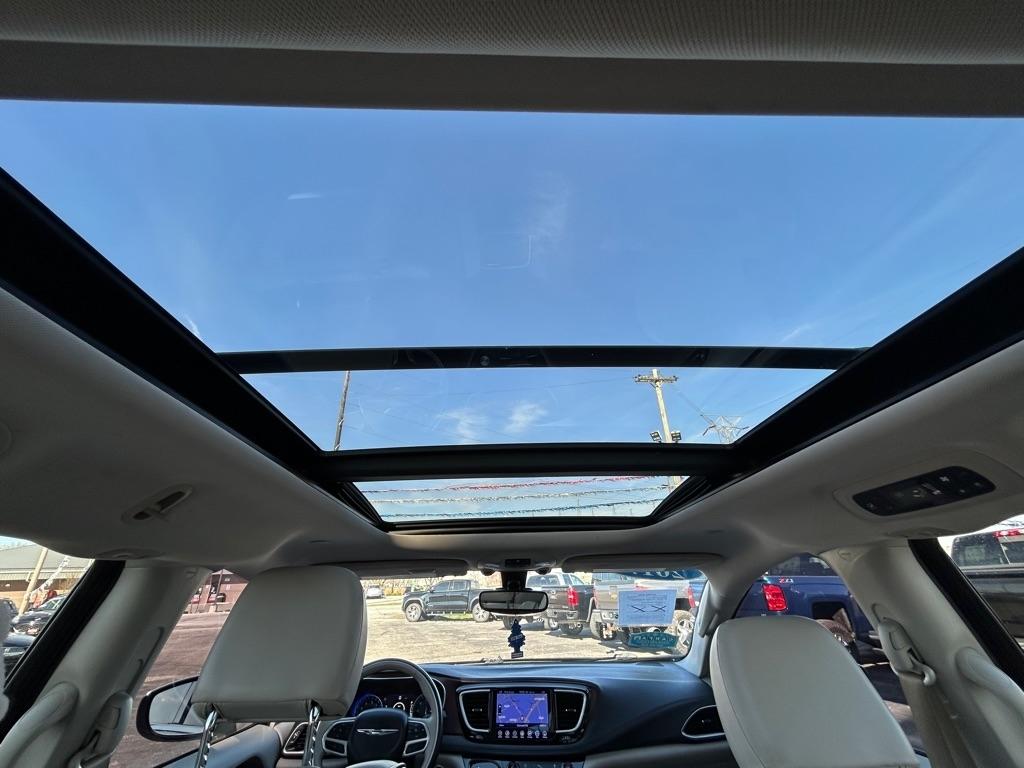 Chrysler Pacifica Limited 2017