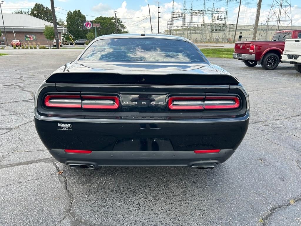 Dodge Challenger SE 2010