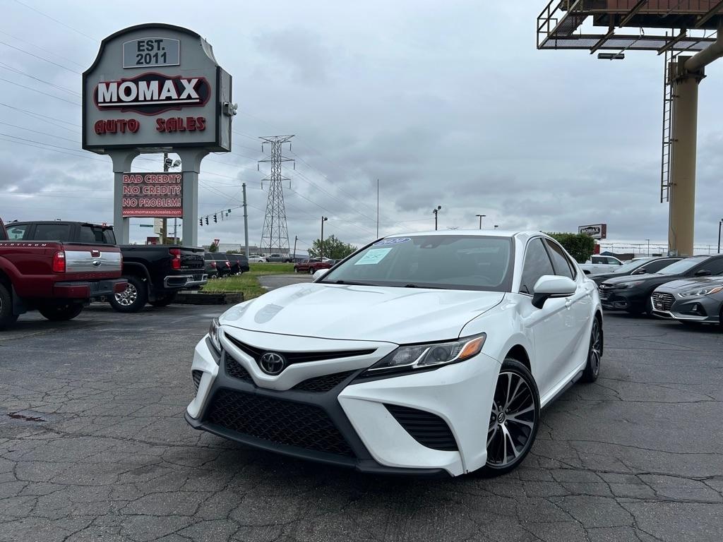 Toyota Camry SE 2020