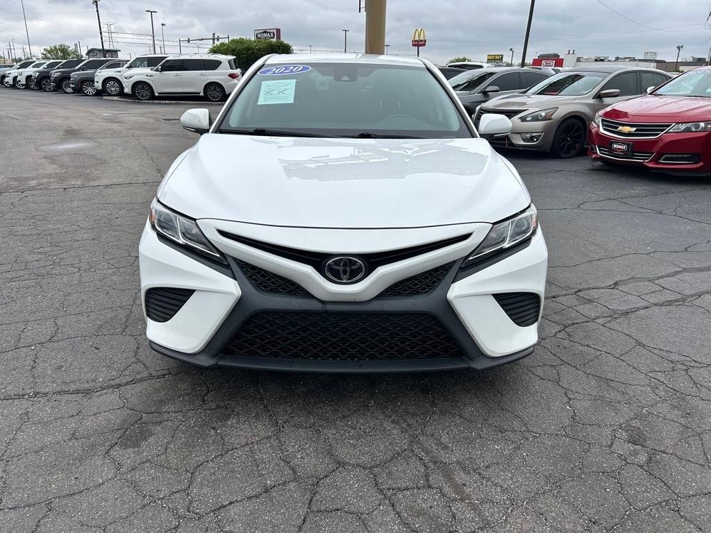 Toyota Camry SE 2020