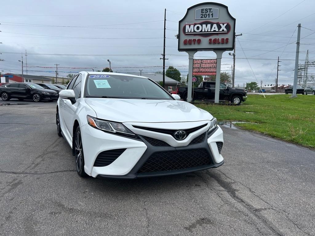 Toyota Camry SE 2020