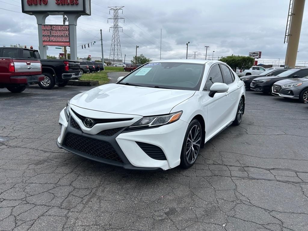 Toyota Camry SE 2020