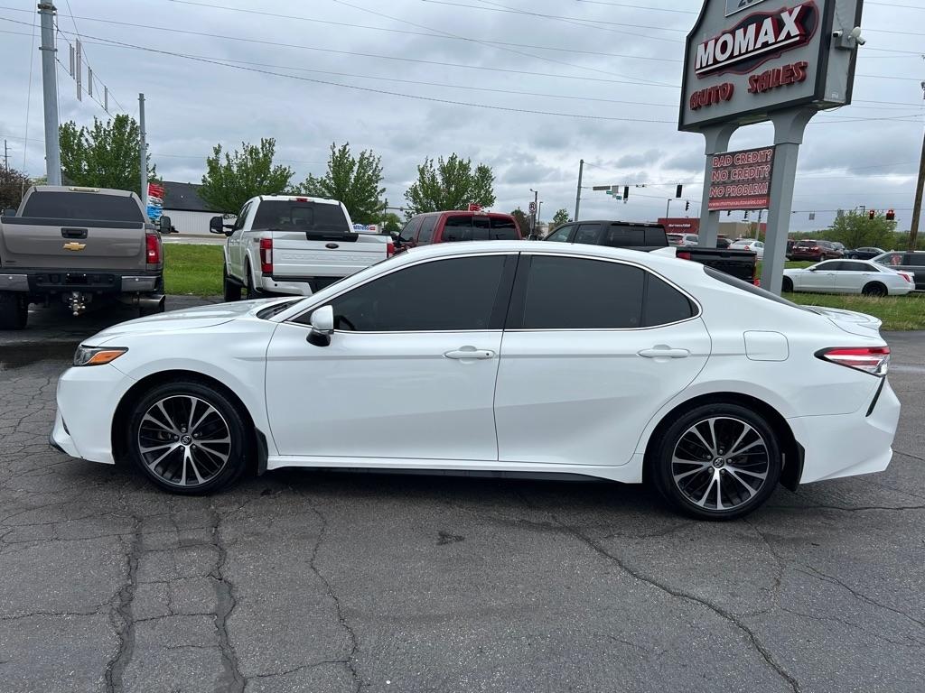 Toyota Camry SE 2020