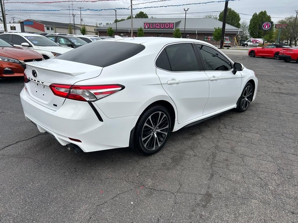 Toyota Camry SE 2020