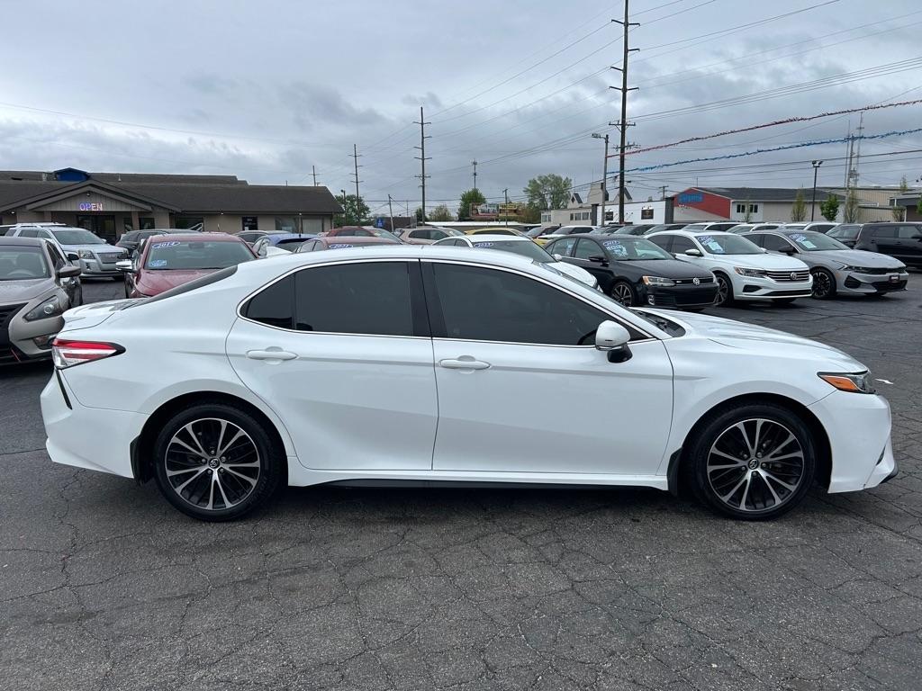 Toyota Camry SE 2020