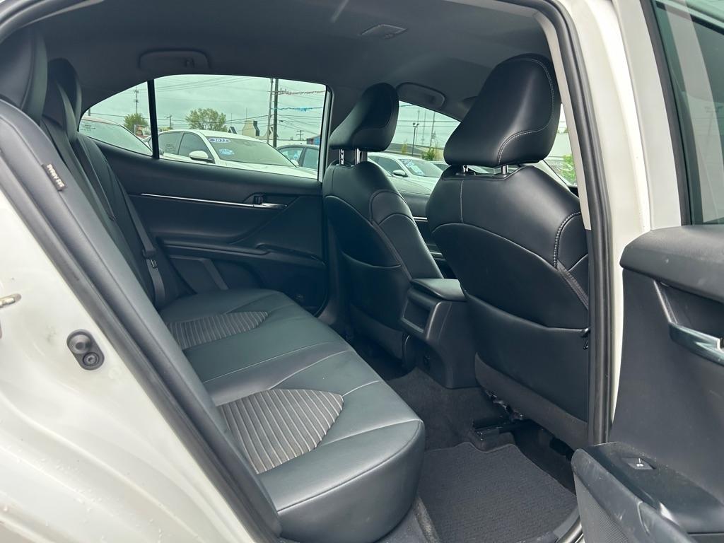 Toyota Camry SE 2020