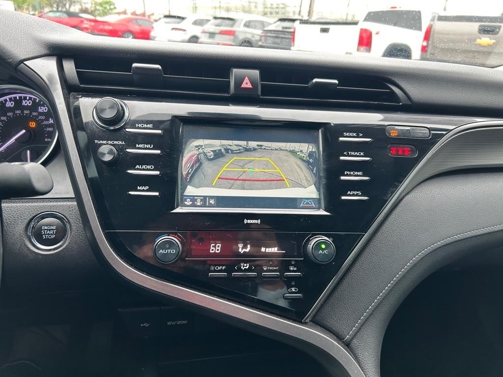 Toyota Camry SE 2020